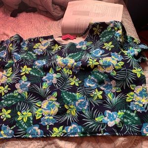 Crop top with flowers